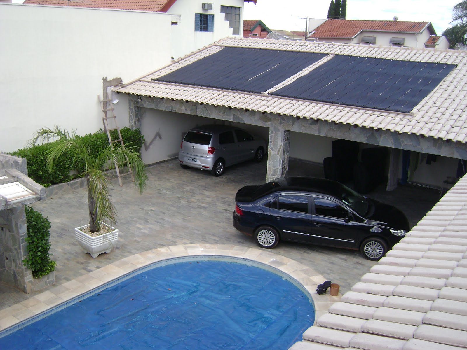 aquecimento-solar-para-piscina-telhado